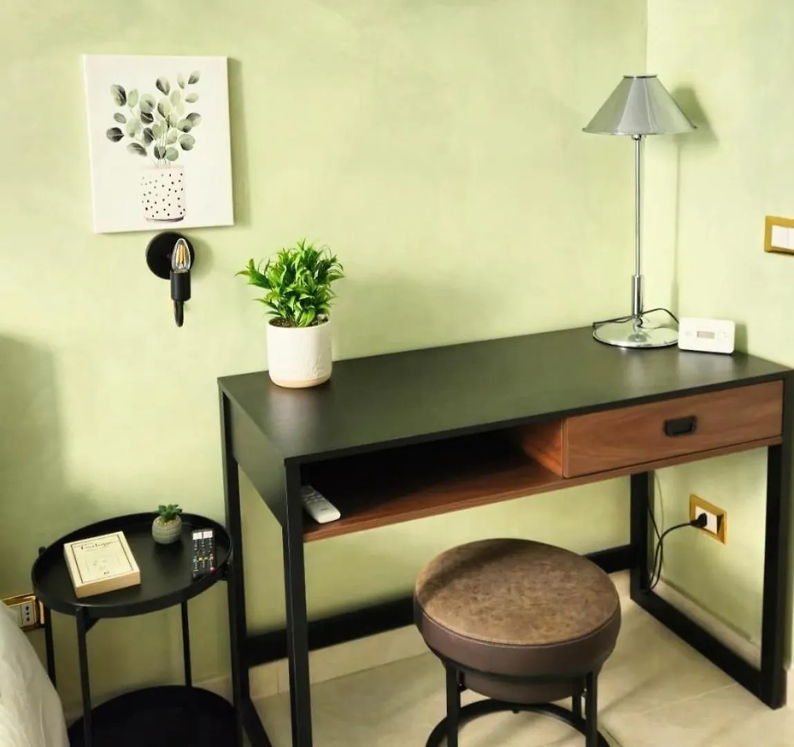 Rome Boulevard Suite 0*,